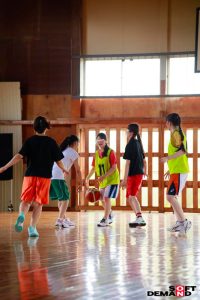 4Kで暴く田舎JK10人の初体験！部活マネージャー・女子高生がマジックミラー号で大人の保健体育に溺れる285分（1sdmm00190）JK動画