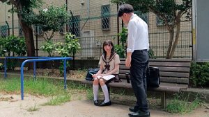 日向由奈『腕力に屈し、快楽に溶ける121分。小柄な美少女が逃げられない中出しの先に見た、抱きつき交尾の真実（mkmp-00701）』JK動画